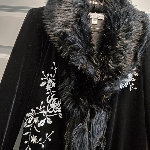 White House Black Market XS fur coat - Picture 3 of 9